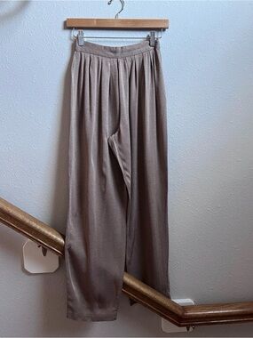 Vintage Wide-Leg Pleated women’s Pants — shimmering tan